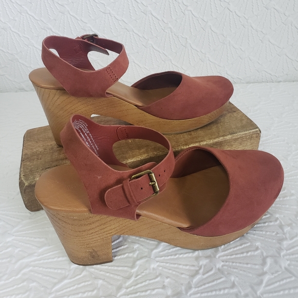 Universal Thread Shoes - Universal Thread chunky heels, size 11